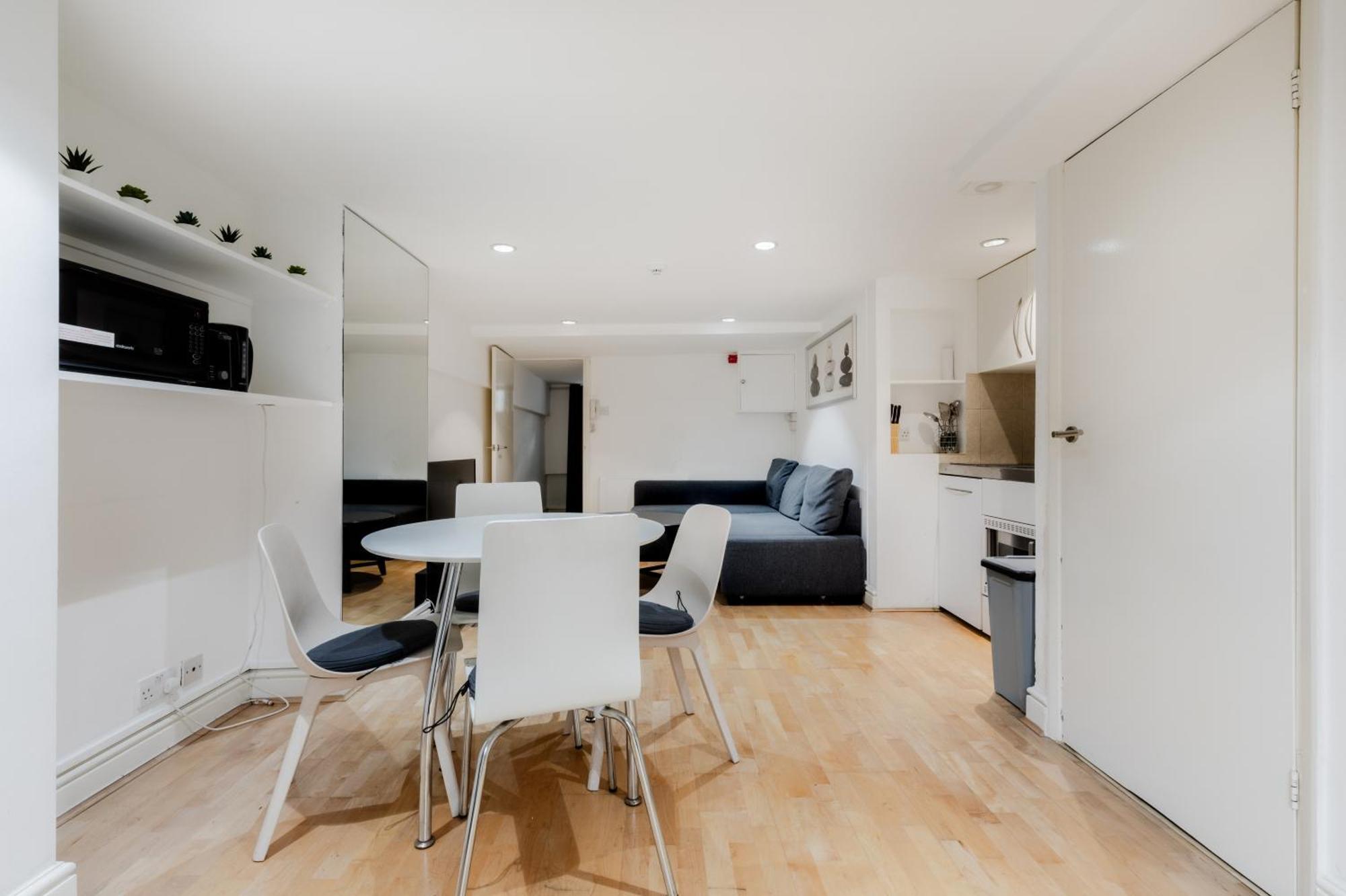 Fairhazel Gardens Apartment *
