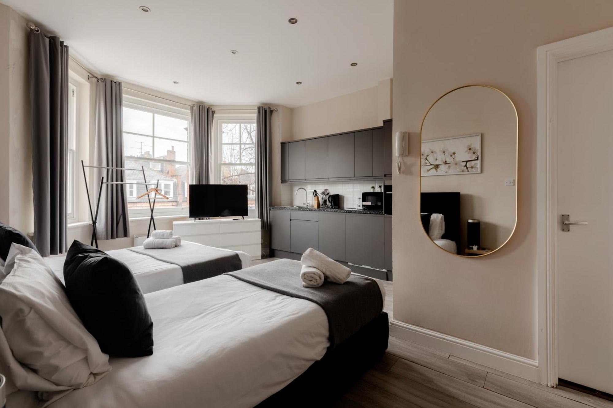 Fairhazel Gardens Apartment *